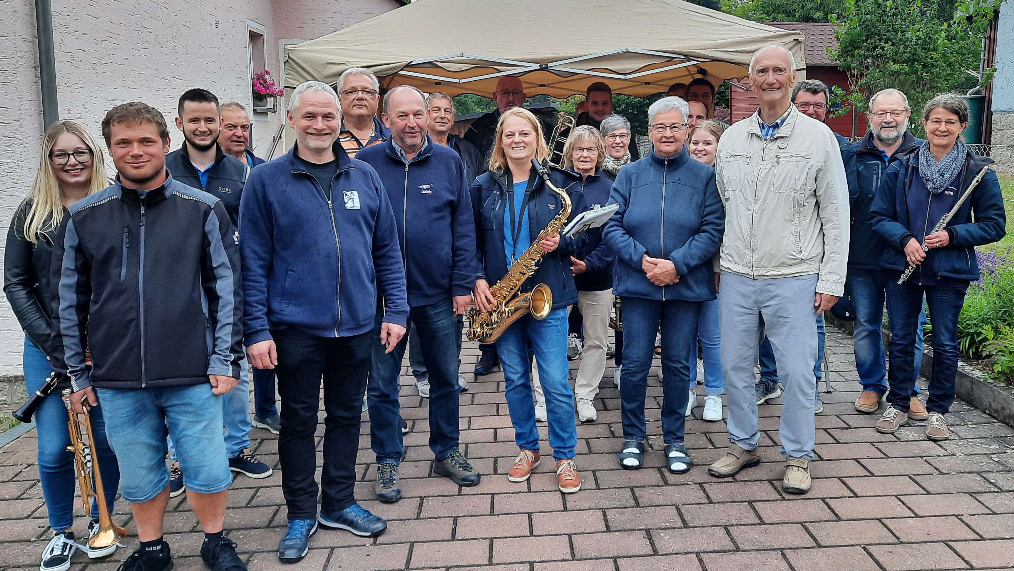 Bild: Dietmar Völkl - Norbert Danhof im Kreise der "Grenzlandbuam"